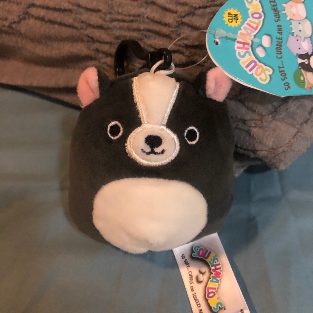 NWT - Squishmallow 3.5” Skyler the Skunk Clip